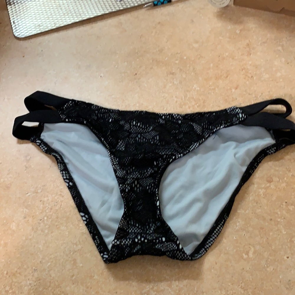 NWT Size Large Black Lace Netted Bikini Bottom